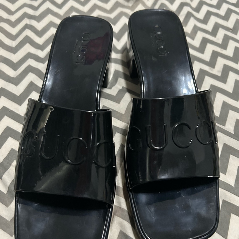 Gucci Black Sandals Elegant Slide Design - Picture 5 of 6